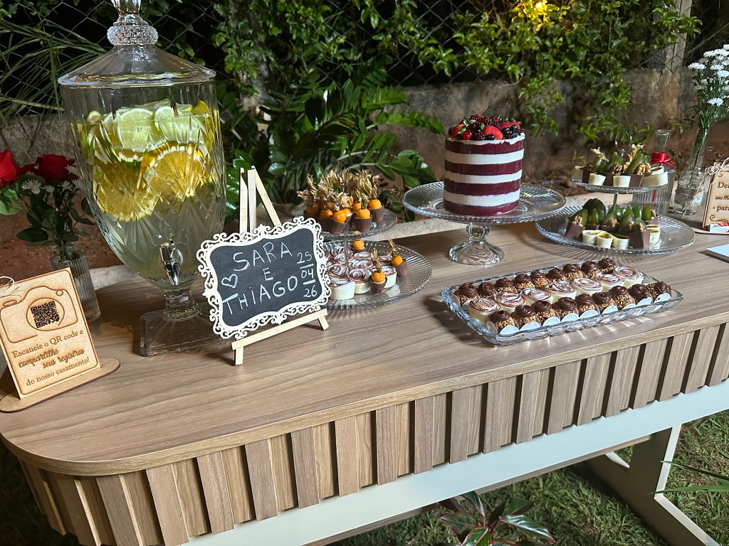 Mesa de sobremesas — Sara e Thiago